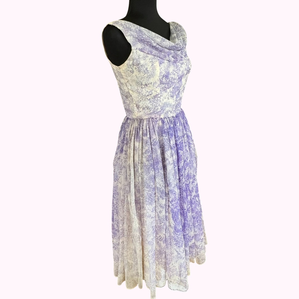Vintage 1950s Floral Fit and Flare Dress Purple White Extra Small - Picture 2 of 12